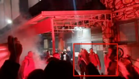 VRELA UVERTIRA: Falćineli i Stanković zagrljeni pesmom vređali Milan (VIDEO) VRELA UVERTIRA: Falćineli i Stanković zagrljeni pesmom vređali Milan (VIDEO)