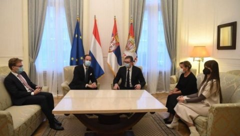 ВУЧИЋ И ПЛУХ: Председник примио у опроштајну посету амбасадора Краљевине Холандије ВУЧИЋ И ПЛУХ: Председник примио у опроштајну посету амбасадора Краљевине Холандије