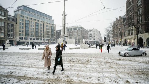 ПРОДУЖЕНЕ РЕСТРИКТИВНЕ МЕРЕ: Полицијски час у Холандији још три недеље ПРОДУЖЕНЕ РЕСТРИКТИВНЕ МЕРЕ: Полицијски час у Холандији још три недеље