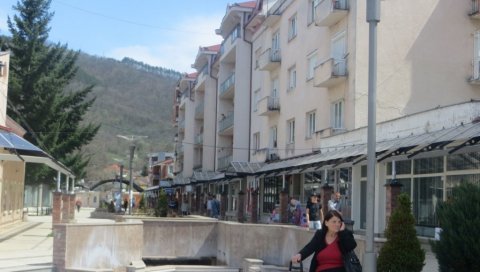 ШТРАЈК УПОЗОРЕЊА ЗБОГ ЗАОСТАЛИХ ЗАРАДА: Запослени у сурдуличком Водоводу траже исплату плата ШТРАЈК УПОЗОРЕЊА ЗБОГ ЗАОСТАЛИХ ЗАРАДА: Запослени у сурдуличком Водоводу траже исплату плата