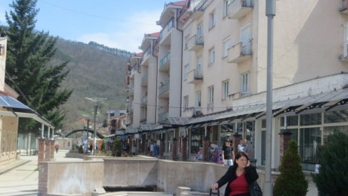 ШТРАЈК УПОЗОРЕЊА ЗБОГ ЗАОСТАЛИХ ЗАРАДА: Запослени у сурдуличком Водоводу траже исплату плата ШТРАЈК УПОЗОРЕЊА ЗБОГ ЗАОСТАЛИХ ЗАРАДА: Запослени у сурдуличком Водоводу траже исплату плата