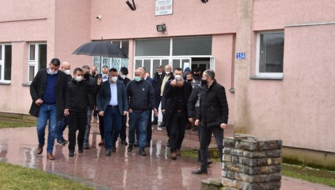 СРПСКО ЈЕДИНСТВО ПРЕДУСЛОВ ОПСТАНКА: Представници Српске листе посетили Осојане и Велику Хочу СРПСКО ЈЕДИНСТВО ПРЕДУСЛОВ ОПСТАНКА: Представници Српске листе посетили Осојане и Велику Хочу