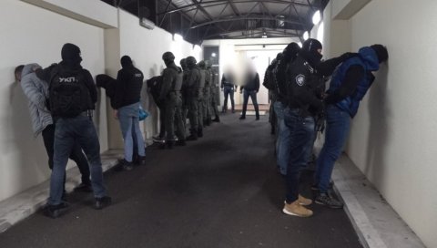 НУДЕ САРАДЊУ ЗА СТАТУС СВЕДОКА: Неколико припадника клана Веље Невоље наводно жели да се договори са тужилаштвом НУДЕ САРАДЊУ ЗА СТАТУС СВЕДОКА: Неколико припадника клана Веље Невоље наводно жели да се договори са тужилаштвом