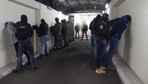 НУДЕ САРАДЊУ ЗА СТАТУС СВЕДОКА: Неколико припадника клана Веље Невоље наводно жели да се договори са тужилаштвом НУДЕ САРАДЊУ ЗА СТАТУС СВЕДОКА: Неколико припадника клана Веље Невоље наводно жели да се договори са тужилаштвом