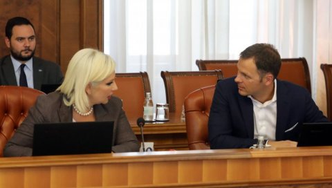 ЗОРАНИН ПРЕДЛОГ НИЈЕ СТИГАО ДО МАЛОГ: Министарство енергетике тражи повећање рудне ренте, одлуку доноси Министарство финансија ЗОРАНИН ПРЕДЛОГ НИЈЕ СТИГАО ДО МАЛОГ: Министарство енергетике тражи повећање рудне ренте, одлуку доноси Министарство финансија