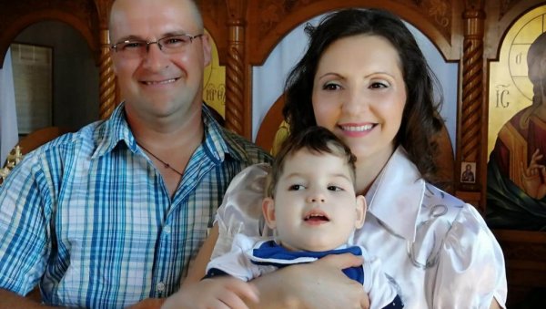 МАЛОМ ЈОВАНУ СПАС У ИСТАНБУЛУ: Дечаку из Куцуре код Врбаса неопходна операција у Турској која кошта 100.000 евра МАЛОМ ЈОВАНУ СПАС У ИСТАНБУЛУ: Дечаку из Куцуре код Врбаса неопходна операција у Турској која кошта 100.000 евра