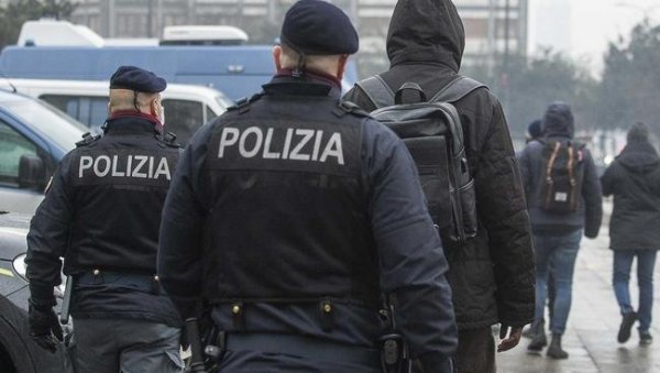 СРУШИЛА СЕ ЗГРАДА ПОСЛЕ ЕКСПЛОЗИЈЕ: Повређено 30 миграната, један у тешком стању СРУШИЛА СЕ ЗГРАДА ПОСЛЕ ЕКСПЛОЗИЈЕ: Повређено 30 миграната, један у тешком стању