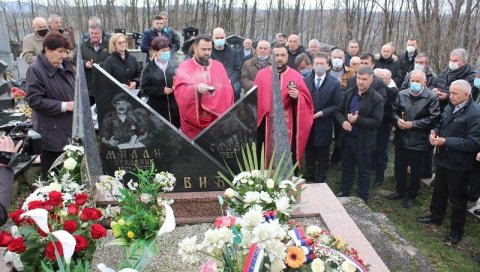 ПАО ЈЕ ПОКОШЕН РАФАЛОМ КРАЈ МУСЛИМАНСКОГ УПОРИШТА: Помен пуковнику Милану Јовићу, живот дао за слободу Српске (ФОТО) ПАО ЈЕ ПОКОШЕН РАФАЛОМ КРАЈ МУСЛИМАНСКОГ УПОРИШТА: Помен пуковнику Милану Јовићу, живот дао за слободу Српске (ФОТО)