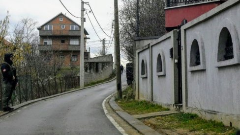 EVO ŠTA SE DANAS DEŠAVA U RITOPEKU: Do sada neviđene fotografije kuće iz drugog ugla (FOTO) EVO ŠTA SE DANAS DEŠAVA U RITOPEKU: Do sada neviđene fotografije kuće iz drugog ugla (FOTO)