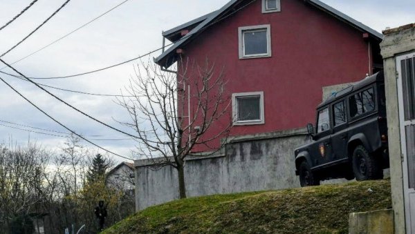 ФОРЕНЗИЧАРИ ПРОВЕРАВАЈУ БУНАР: Вељини сарадници пропевали - опсада куће смрти у Ритопеку ФОРЕНЗИЧАРИ ПРОВЕРАВАЈУ БУНАР: Вељини сарадници пропевали - опсада куће смрти у Ритопеку