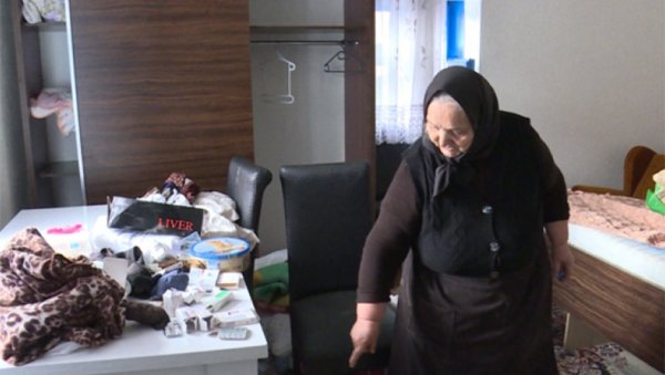 САНАЦИЈА ШТЕТЕ НА КУЋИ: Подршка Канцеларије за КиМ бака Љубинки Јовановић из Могиле код Косовске Витине САНАЦИЈА ШТЕТЕ НА КУЋИ: Подршка Канцеларије за КиМ бака Љубинки Јовановић из Могиле код Косовске Витине