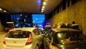 УДЕС У ТЕРАЗИЈСКОМ ТУНЕЛУ: Отежан саобраћај ка Бранковом мосту (ФОТО СА ЛИЦА МЕСТА) УДЕС У ТЕРАЗИЈСКОМ ТУНЕЛУ: Отежан саобраћај ка Бранковом мосту (ФОТО СА ЛИЦА МЕСТА)