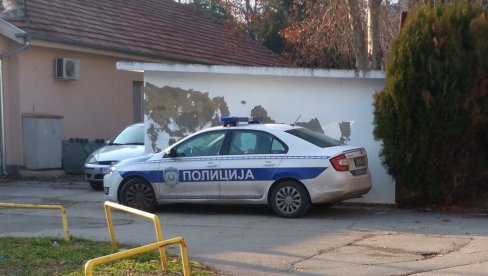 УЖАС У ПЕТРОВЦУ НА МЛАВИ: Дечак (16) осумњичен да је покушао да силује девојку (18) УЖАС У ПЕТРОВЦУ НА МЛАВИ: Дечак (16) осумњичен да је покушао да силује девојку (18)