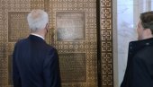 МОЛИТВА НА СЛОВАЧКОМ: Никола Селаковић одвео Ивана Корчока у Храм Светог Саве МОЛИТВА НА СЛОВАЧКОМ: Никола Селаковић одвео Ивана Корчока у Храм Светог Саве