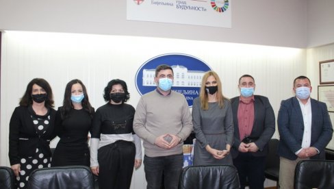 СИЈА ЗНАЊЕ У СЕМБЕРИЈИ: Бијељинци се окитили Светосавским наградама СИЈА ЗНАЊЕ У СЕМБЕРИЈИ: Бијељинци се окитили Светосавским наградама