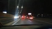 СНИМАК БАХАТЕ ВОЖЊЕ У БЕОГРАДУ: Погледајте како возач астре дивља ауто-путем (ВИДЕО) СНИМАК БАХАТЕ ВОЖЊЕ У БЕОГРАДУ: Погледајте како возач астре дивља ауто-путем (ВИДЕО)