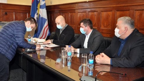 MLADI VERUJU ZANATIMA: 5.000 maraka za projekat samozapošljavanja u Bijeljini MLADI VERUJU ZANATIMA: 5.000 maraka za projekat samozapošljavanja u Bijeljini