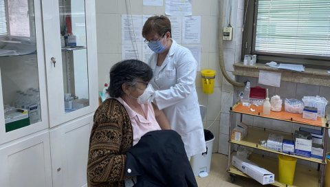 ЈАГОДИНЦИ ПРЕДЊАЧЕ У ВАКЦИНАЦИЈИ: У граду на Белици данас другу дозу прима 210 мештана ЈАГОДИНЦИ ПРЕДЊАЧЕ У ВАКЦИНАЦИЈИ: У граду на Белици данас другу дозу прима 210 мештана