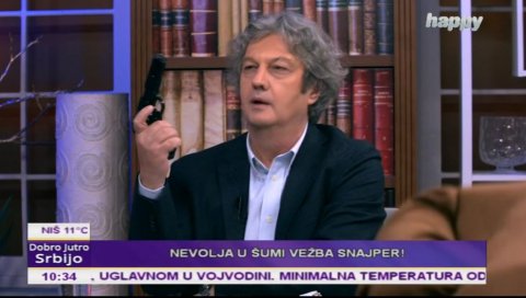 МАРИЋ ШОКИРАО У ЈУТАРЊЕМ: Водитељ витлао репликом пиштоља, па споменуо Шешеља (ФОТО) МАРИЋ ШОКИРАО У ЈУТАРЊЕМ: Водитељ витлао репликом пиштоља, па споменуо Шешеља (ФОТО)