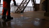 ПАРИЗ ПОД ЛЕДОМ: На Ајфеловој кули радници бацачима пламена топе снег и лед! (ВИДЕО) ПАРИЗ ПОД ЛЕДОМ: На Ајфеловој кули радници бацачима пламена топе снег и лед! (ВИДЕО)