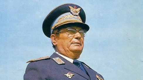 JOSIP BROZ TITO U CENTRU PAŽNJE U HRVATSKOJ: Umro je pre više od četiri decenije, ali je glavna tema među hrvatskim navijačima (FOTO)