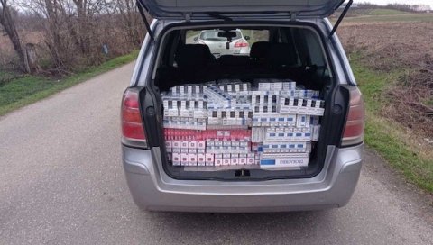 ЦИГАРЕТЕ У „ОПЕЛУ“: Гранична полиција привела држављанку БиХ ЦИГАРЕТЕ У „ОПЕЛУ“: Гранична полиција привела држављанку БиХ