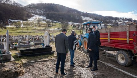 КИША УГРОЖАВА ГРОБОВЕ И КУЋЕ: У Бијелом Пољу обилне падавине донеле проблеме на муслиманским гробљима КИША УГРОЖАВА ГРОБОВЕ И КУЋЕ: У Бијелом Пољу обилне падавине донеле проблеме на муслиманским гробљима