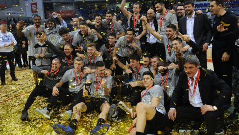 КУП КОРАЋА: НЕ ВРТИ СЕ СВЕ ОКО ВЕЧИТИХ Звезда и Партизан ове године без епитета великих фаворита КУП КОРАЋА: НЕ ВРТИ СЕ СВЕ ОКО ВЕЧИТИХ Звезда и Партизан ове године без епитета великих фаворита