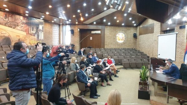 ВРАЊСКИ ЂАЦИ - ОНЛАЈН: Број младих који су заражени у граду под Пржаром минуле седмице повећан чак трипут ВРАЊСКИ ЂАЦИ - ОНЛАЈН: Број младих који су заражени у граду под Пржаром минуле седмице повећан чак трипут