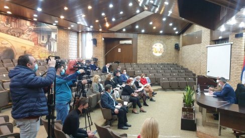 VRANJSKI ĐACI - ONLAJN: Broj mladih koji su zaraženi u gradu pod Pržarom minule sedmice povećan čak triput VRANJSKI ĐACI - ONLAJN: Broj mladih koji su zaraženi u gradu pod Pržarom minule sedmice povećan čak triput