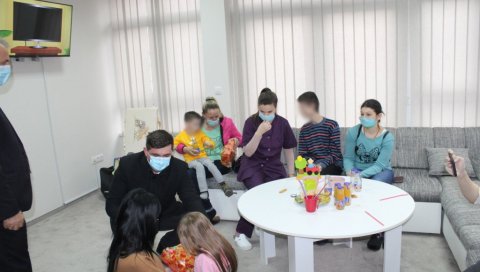 У ДНЕВНОМ ЦЕНТРУ У БИЈЕЉИНИ: Деца са потешкоћама у развоју добила оазу мира (ФОТО) У ДНЕВНОМ ЦЕНТРУ У БИЈЕЉИНИ: Деца са потешкоћама у развоју добила оазу мира (ФОТО)