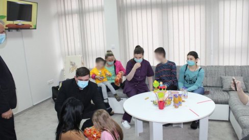 У ДНЕВНОМ ЦЕНТРУ У БИЈЕЉИНИ: Деца са потешкоћама у развоју добила оазу мира (ФОТО) У ДНЕВНОМ ЦЕНТРУ У БИЈЕЉИНИ: Деца са потешкоћама у развоју добила оазу мира (ФОТО)