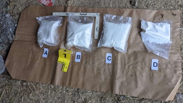 У ЗЕНИЦИ ЗАПЛЕЊЕНО 3,2 КИЛОГРАМА ДРОГЕ: Полицајци СИПЕ ухапсили осумњиченог за неовлашћену производњу опојних супстанци (ФОТО) У ЗЕНИЦИ ЗАПЛЕЊЕНО 3,2 КИЛОГРАМА ДРОГЕ: Полицајци СИПЕ ухапсили осумњиченог за неовлашћену производњу опојних супстанци (ФОТО)