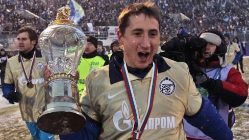 LEGENDARNI FUDBALER PORUČIO KLIZAČICI: Smanji grudi, ali nije mogao ni da sanja šta će mu ona odgovoriti (FOTO) LEGENDARNI FUDBALER PORUČIO KLIZAČICI: Smanji grudi, ali nije mogao ni da sanja šta će mu ona odgovoriti (FOTO)