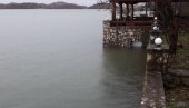POPLAVE OKO SKADARSKOG JEZERA: Voda ušla u podrume, put Vladimir-Ostros oštećen POPLAVE OKO SKADARSKOG JEZERA: Voda ušla u podrume, put Vladimir-Ostros oštećen