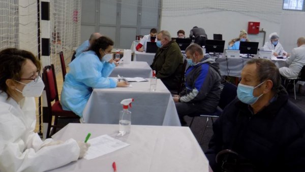 ПОЗИТИВНА СВАКА ШЕСТА ОСОБА: Корона у Јабланичком округу поново узима маха ПОЗИТИВНА СВАКА ШЕСТА ОСОБА: Корона у Јабланичком округу поново узима маха