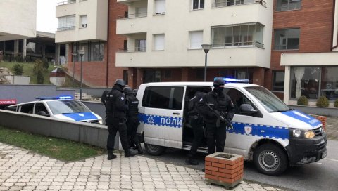 ЉУДСКИ ОСТАЦИ НАЂЕНИ У КУЧИМА: Сумња се да лобања и костур припадају неком из рата кланова ЉУДСКИ ОСТАЦИ НАЂЕНИ У КУЧИМА: Сумња се да лобања и костур припадају неком из рата кланова