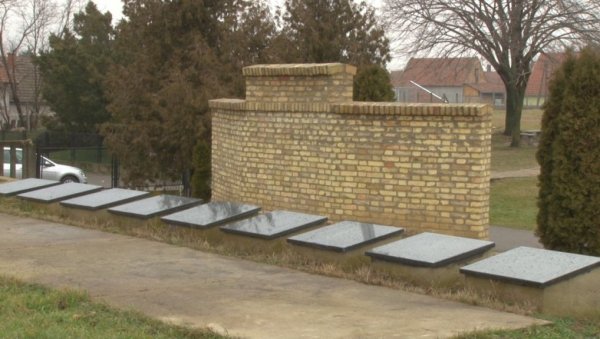 МЕСТО ЗА УРНЕ НА КЕРСКОМ ГРОБЉУ: Суботица добила први розаријум МЕСТО ЗА УРНЕ НА КЕРСКОМ ГРОБЉУ: Суботица добила први розаријум