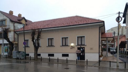 ПЕСНИЧКИ СУСРЕТИ: У Крагујевцу од 2.до 5.септембра Песмом против бомби“ ПЕСНИЧКИ СУСРЕТИ: У Крагујевцу од 2.до 5.септембра Песмом против бомби“