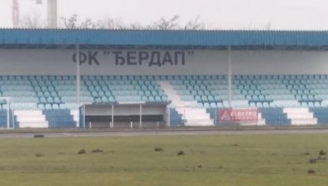 ПОЛИЦИЈА ТРАГА ЗА ПОЧИНИОЦЕМ: Младић бесним колима уништио фудбалски терен - штета 1,6 милиона (ФОТО) ПОЛИЦИЈА ТРАГА ЗА ПОЧИНИОЦЕМ: Младић бесним колима уништио фудбалски терен - штета 1,6 милиона (ФОТО)