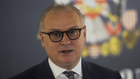 МИНИСТАР ВЕСИЋ УПОЗОРАВА: Блокадама наносе штету Србији, не крију жељу да је економски зауставе МИНИСТАР ВЕСИЋ УПОЗОРАВА: Блокадама наносе штету Србији, не крију жељу да је економски зауставе