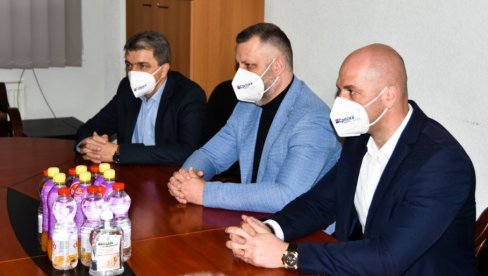 СРПСКА ЛИСТА ОСУЂУЈЕ НАПАД НА СРБИНА У ГОЈБУЉИ: Неприхватљиво да се етнички мотивисани напади на Косову доживљавају као нормална појава СРПСКА ЛИСТА ОСУЂУЈЕ НАПАД НА СРБИНА У ГОЈБУЉИ: Неприхватљиво да се етнички мотивисани напади на Косову доживљавају као нормална појава