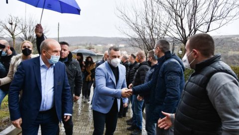 ОСВОЈИЋЕМО СВИХ ДЕСЕТ МАНДАТА: Представници Српске листе у косовском поморављу ОСВОЈИЋЕМО СВИХ ДЕСЕТ МАНДАТА: Представници Српске листе у косовском поморављу