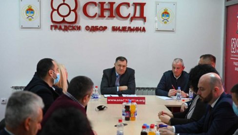 НЕЋЕМО ДОЗВОЛИТИ НИКАКВЕ НЕСТАБИЛНОСТИ: Додик обишао Градски одбор СНСД у Бијељини и послао поруку градоначелнику Петровићу НЕЋЕМО ДОЗВОЛИТИ НИКАКВЕ НЕСТАБИЛНОСТИ: Додик обишао Градски одбор СНСД у Бијељини и послао поруку градоначелнику Петровићу