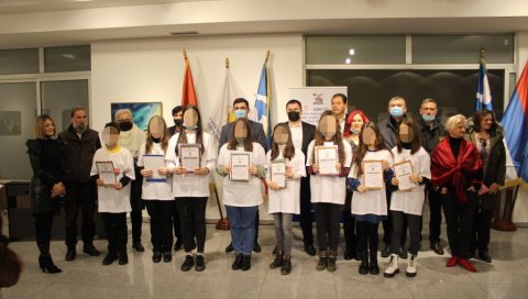 СРПСКА У СРЦУ: Завршен конкурс борачке организације из Бијељине, додељене награде ђацима - најбољим ауторима (ФОТО) СРПСКА У СРЦУ: Завршен конкурс борачке организације из Бијељине, додељене награде ђацима - најбољим ауторима (ФОТО)