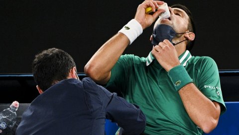 ОН ЈЕ КРИВ ШТО ЈЕ ЂОКОВИЋ ЈОШ У МЕЛБУРНУ: Човек који је успео немогуће, опоравио Новака за мање од 48 сати (ФОТО) ОН ЈЕ КРИВ ШТО ЈЕ ЂОКОВИЋ ЈОШ У МЕЛБУРНУ: Човек који је успео немогуће, опоравио Новака за мање од 48 сати (ФОТО)
