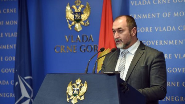 НАПЛАТИО 5.500 ЕВРА ДНЕВНИЦУ: Бахатости функционера бившег режима нема краја, предњачио Петар Ивановић НАПЛАТИО 5.500 ЕВРА ДНЕВНИЦУ: Бахатости функционера бившег режима нема краја, предњачио Петар Ивановић