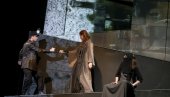 ПРЕМИЈЕРА „ПОД ИСТИМ КРОВОМ“: Нова представа на сцен Новосадског позоришта ПРЕМИЈЕРА „ПОД ИСТИМ КРОВОМ“: Нова представа на сцен Новосадског позоришта