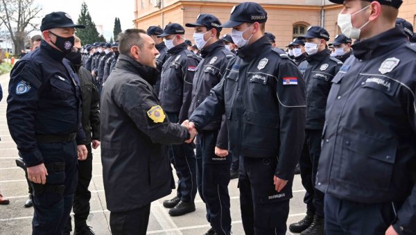 НЕМА МОЋНЕ СРБИЈЕ БЕЗ СНАЖНЕ СРПСКЕ ПОЛИЦИЈЕ: Министар полиције Александар Вулин посетио ЦОПО у Сремској Каменици НЕМА МОЋНЕ СРБИЈЕ БЕЗ СНАЖНЕ СРПСКЕ ПОЛИЦИЈЕ: Министар полиције Александар Вулин посетио ЦОПО у Сремској Каменици