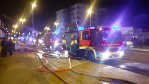ВЕЛИКИ ПОЖАР НА ЧУКАРИЦИ: Повређено осморо деце и једна одрасла особа ВЕЛИКИ ПОЖАР НА ЧУКАРИЦИ: Повређено осморо деце и једна одрасла особа